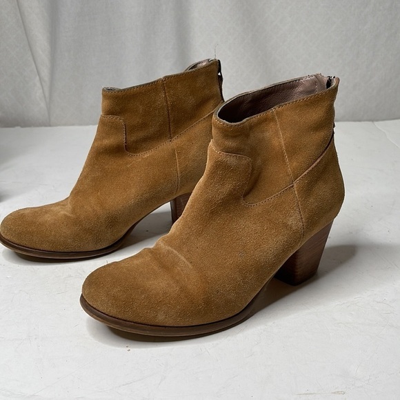 GARNET Hill Camel Suede Back Zip Round Toe Booties 2.3 Inch Heel Size 7 1/2 - Picture 4 of 9